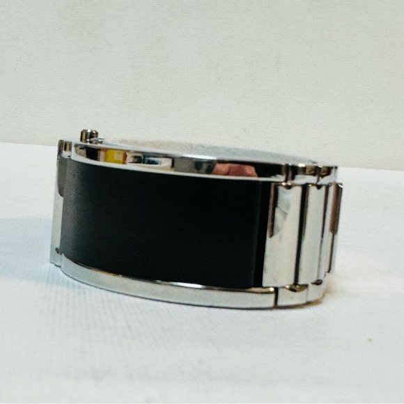 G Guess Logo Dial Women's Silver Black Dial Crystals Bracelet Watch G79006L1 - Picture 3 of 11